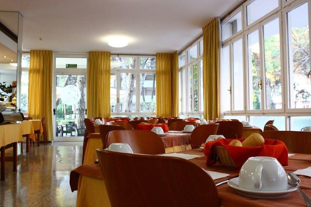 Hotel Meublè Zenith Lignano Sabbiadoro Esterno foto
